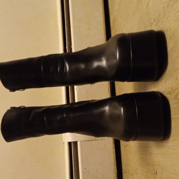 Chunky platform Boots - Picture 3 of 3